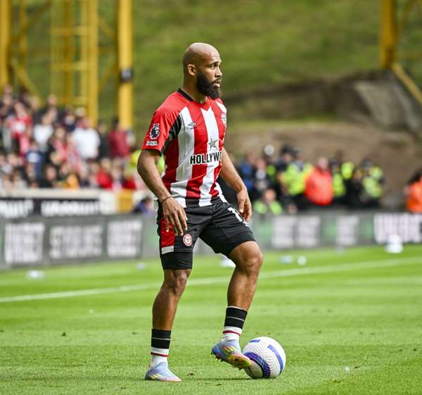 英超引援博弈：热刺与曼联角逐姆贝莫，主帅弗兰克成关键筹码