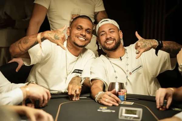 康复期间显身手：内马尔线上扑克赛斩获3万美元奖金