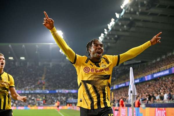 德英豪门角力：切尔西坚持追逐吉滕斯 多特坚守防线暂不退让