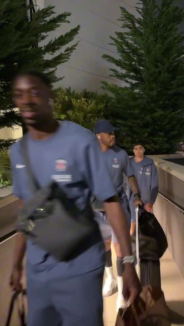 大巴黎全队飞抵天使城 开启世俱杯征程