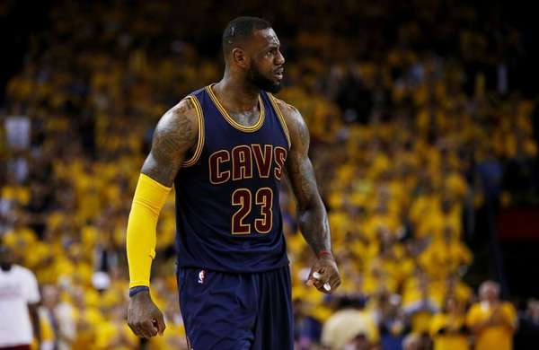 独家披露:香波特揭示詹姆斯2015年总决赛后隐秘手术细节