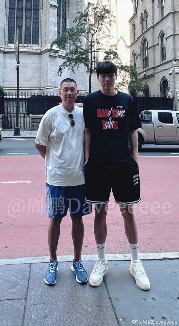 篮球新星杨瀚森纽约行侧记：备战选秀间隙与家人珍贵团聚时刻