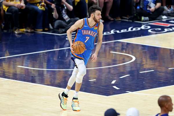 新秀传奇延续：霍姆格伦季后赛首发33场跻身历史前五