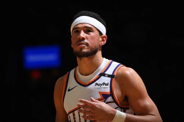 太阳核心布克敦促阵容升级 空接型内线成引援重点